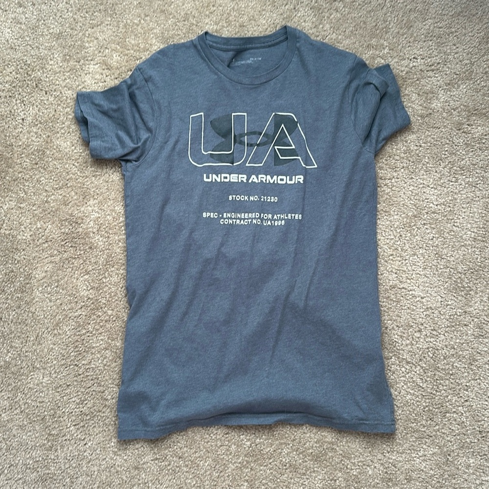 Men’s Under Armour shirt, never worn